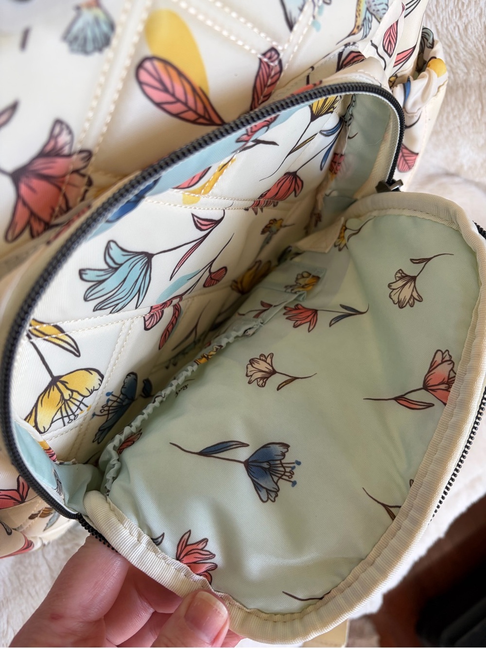 GUC Lug Roadster Backpack - Hummingbird Floral **see photos, read description** - Picture 6 of 9